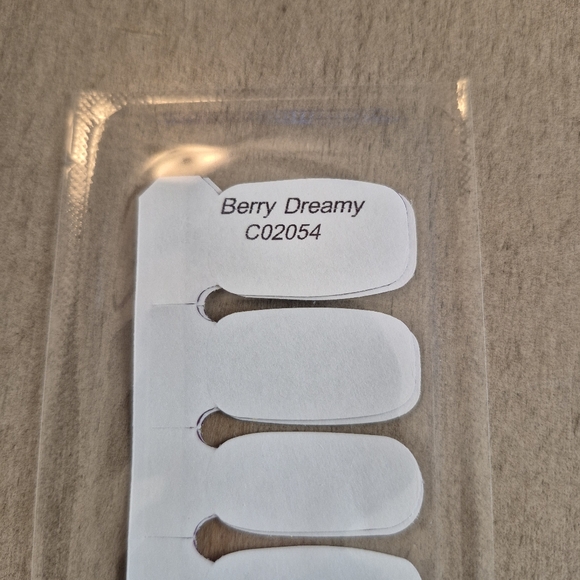 Color Street Nail Polish Strips - Berry Dreamy - Picture 5 of 6